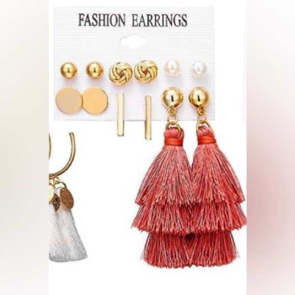 18 pairs of fashion earrings. - Picture 3 of 7